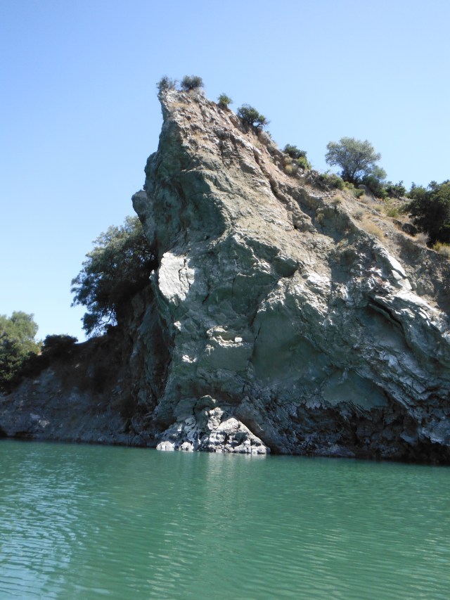 In this arm of the reservoir there is relatively deep water straight off the shore. The margins are often where the bass will be found. The scenery is stunning here.