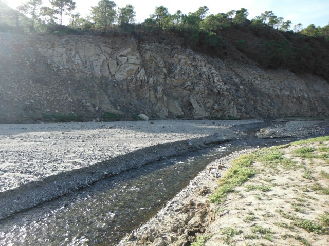 When water levels rise again I wonder if predatory black bass will lurk in the sharply delineated groove carved by the river?