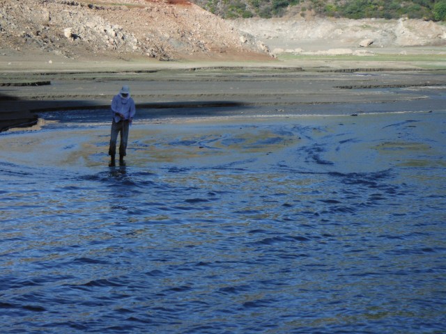 The outlet of the Río Verde is as muddy as hell but some bits are deeper than others.